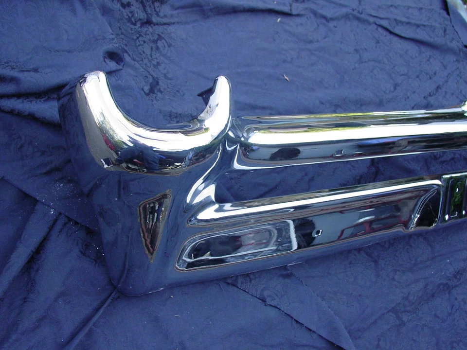 Pontiac Bonneville/Catalina 1964 parachoques delantero Foto 2 de 4