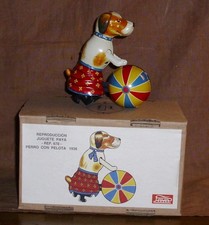 Paya-lfd. Hund mit Ball-Blech-limitiert-Spanien-11cm-Zertifikat und Ok-sehr gut