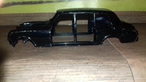 DINKY TOYS ROLLS ROYCE PHANTOM NO 152 MAIN BODY ,HEADLIGHTS AND ENGINE - Picture 3 of 4