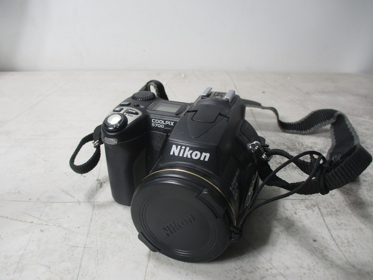 j84) Nikon Coolpix 5700 Digital Camera No Charger Or Battery