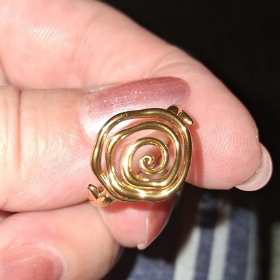 Jewerly Wunderschöner Ring Edelstahl Goldfarben Spiral größenverstellbar Neu