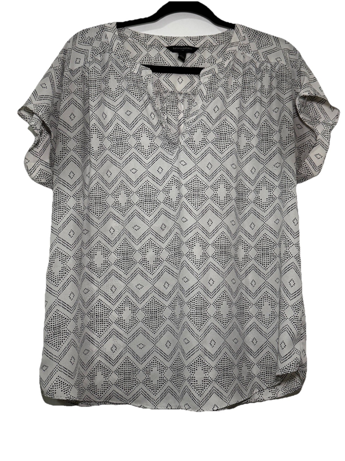 Banana Republic Women's Size Large Blouse White Black Diamond Print V-Neck