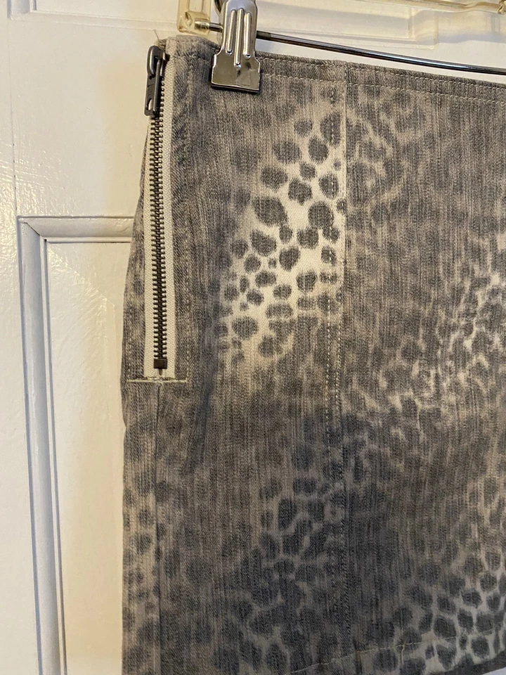 LONDONJEAN Mujer Jean Falda Estampado Leopardo Talla 2 Cintura 30” Foto 2 de 4