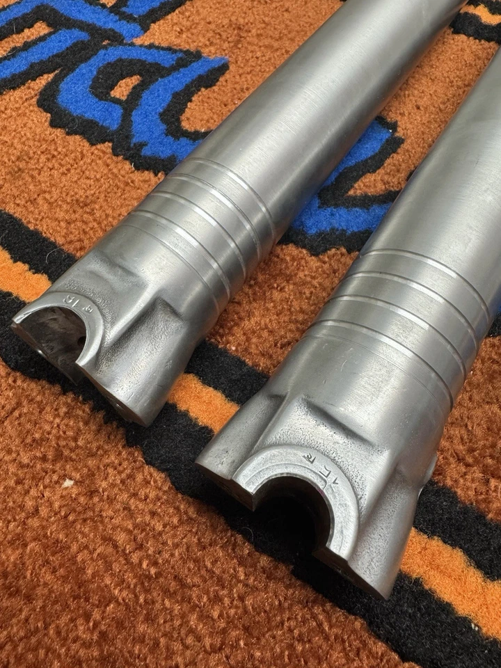 Horquillas inferiores Harley Davidson XR1000 - afeitadas - como nuevas - 45902-83A Foto 3 de 4