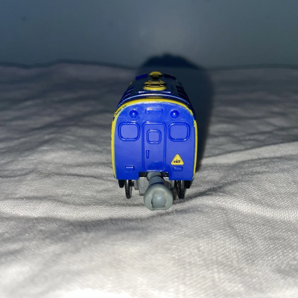 Tren de plástico Chuggington TOMY Trackmaster Plarail Brewster azul amarillo Foto 4 de 4