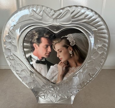 Home Beautiful  Moments  Frosted Lead Crystal Glass Heart-Shaped Picture Frame