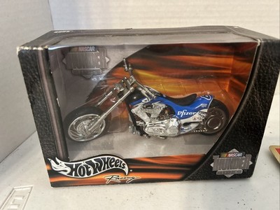 2002 Mattel Hot Wheels Racing NASCAR Thunder Rides #6 NIP Mark Martin Pfizer