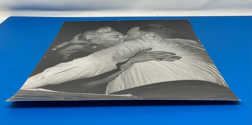 Oversized 10.5 x 13.25 Press Photo, Big Kiss, 1930s 1940s Original - Picture 5 of 10
