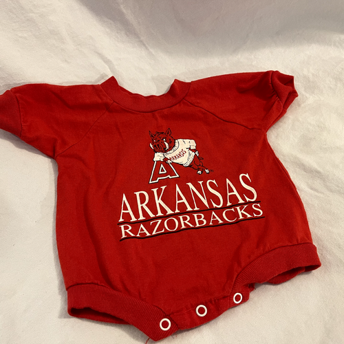 Vintage 80er Arkansas Razorbacks Grafik Neugeborenes Baby Body Creeper 6 Monate USA