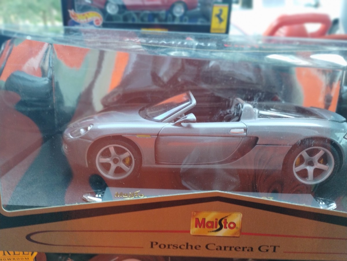 Maisto Porsche Carrera GT Cabriolet 1:18 Scale Diecast Car Gray
