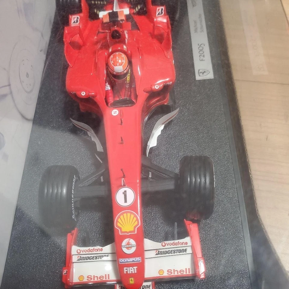 Hot Wheels scala 1/18 pressofuso Ferrari F2005 auto da corsa modello... - Immagine 2 di 3