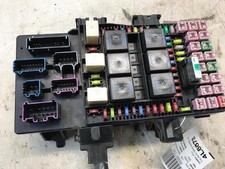 2003-2004 Ford Expedition Engine Fuse Box Assembly OEM