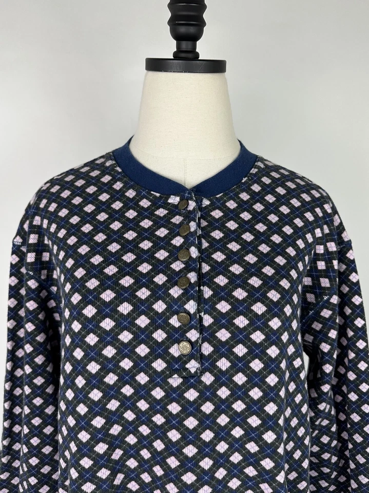 Blusa Henley Vintage Anos 90 Feminina Estampa Argila Média Azul Marinho Rosa Pastel Preppy - Imagem 3 de 4