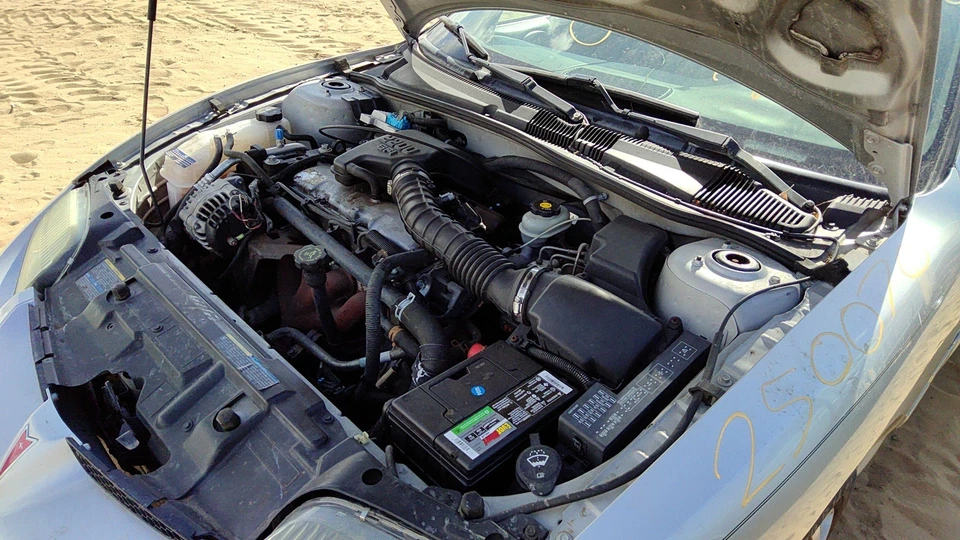 Pontiac Sunfire 2002 conductor conjunto de nudillo trasero izquierdo eje original con buje Foto 3 de 4