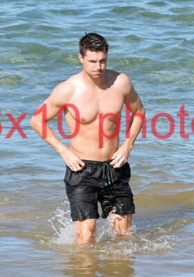ROBBIE AMELL #2,BARECHESTED,SHIRTLESS,beefcake,upload,the flash