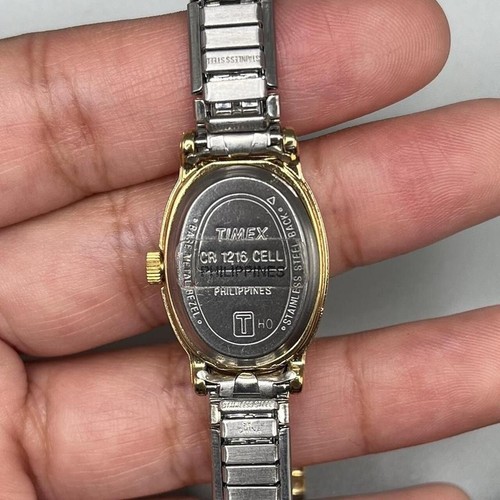 Vintage classic two toned timex oval womens old money watch working battery - Picture 5 of 7