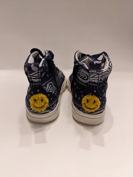 Zapatillas deportivas Gymboree azul y blanco estampado cachemir parte superior alta cremallera lateral niño pequeño talla 5 Foto 4 de 4