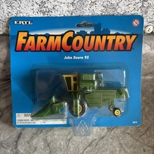 Ertl Farm CountryJohn Deere 95 Combine With Corn Head  1/64 Scale