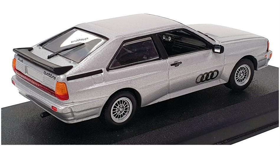 Audi コレクションモデル 1/43 スケール MEGA RARE AUDI A4 S4 B9 8W AVANT QUATTRO NAVARRA BLUE 1:43