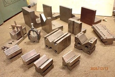 LOT T732: PILE OF MACHINIST V-BLOCKS AND SMALL ANGLE PLATES JIG FIXTURE TOOLING