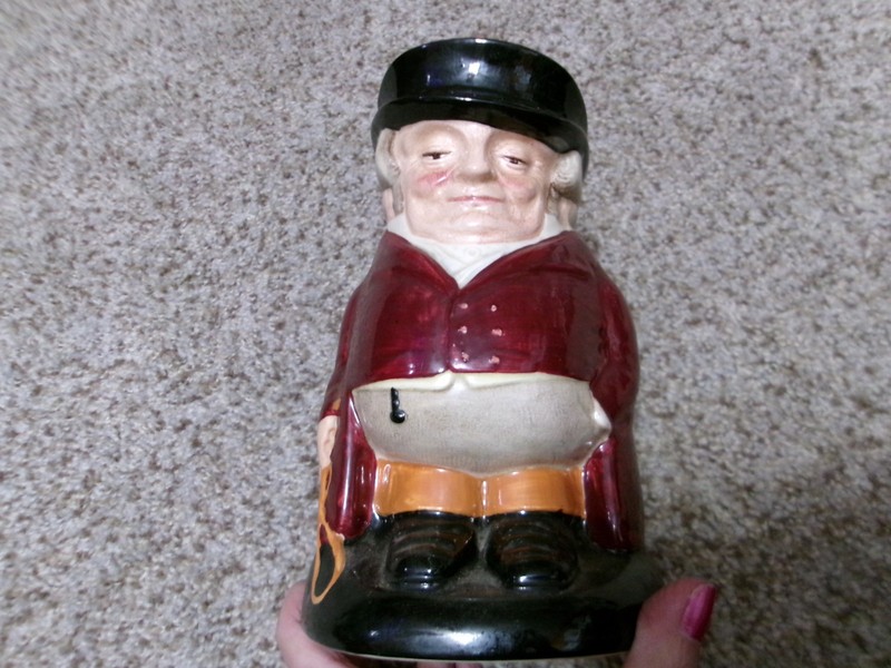 Royal Doulton The Huntsman Large 8" Character Toby Jug D6320 England