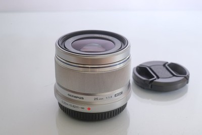 Olympus M.Zuiko Objektiv 25mm F1.8 Silber MFT