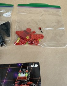 LEGO Space 6889 Recon Robot 1 Minifigure 135 Pieces No Box Pre-Owned