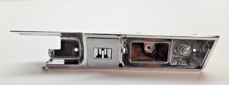 1967 CADILLAC FLEETWOOD LH REAR DOOR PANEL TRIM & ASHTRAY LIGHTER 9709757 - Image 2 of 4