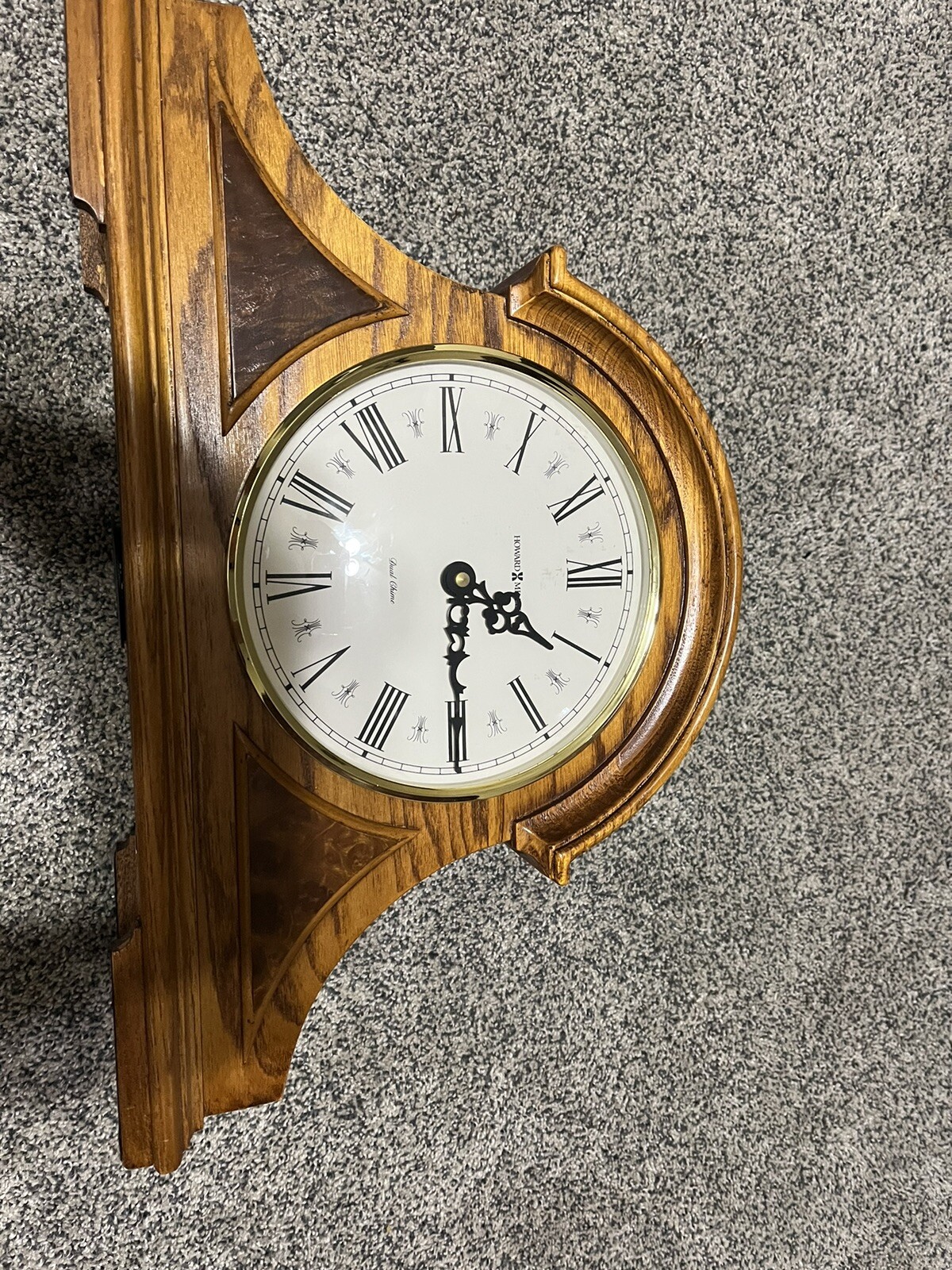 tablet o’clock howard miller-image