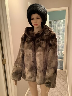 DONNA SALYERS FABULOUS FURS FAUX PUMA COUTURE 26” HOODED JACKET SIZE MEDIUM 