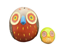 Set di due artigiani del Perù in terracotta dipinte a mano mamma gufo panca e gufo bambino