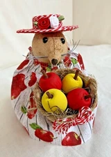Apples/Mouse/Primitive/Basket/Grunged