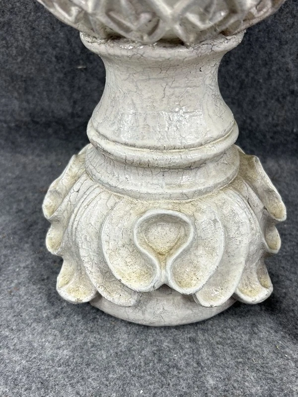 remate de madera antiguo alto grande 20 pulgadas. elegante pintura blanca antigua original años 1800  Foto 3 de 4