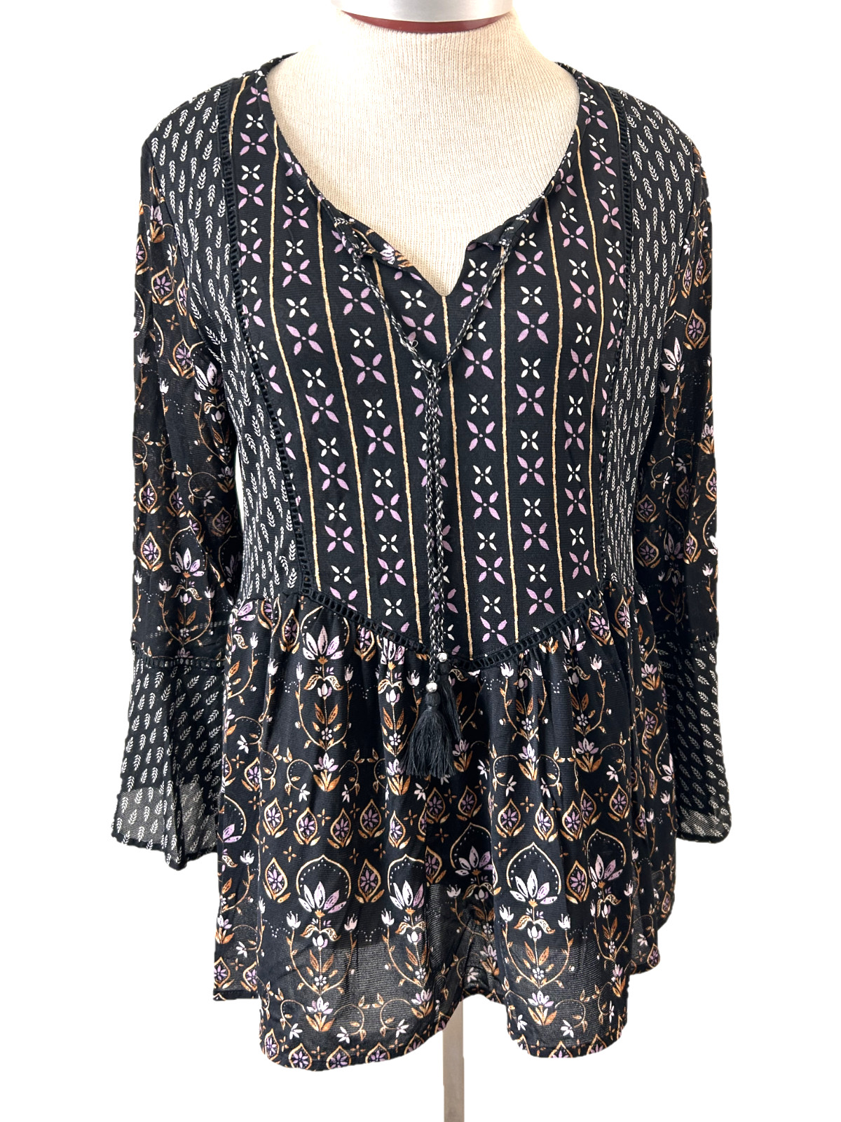 Style & Co blouse top Size M ruffled 3/4 sleeve and hem Boho V neck nylon