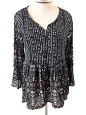 Style & Co blouse top Size M ruffled 3/4 sleeve and hem Boho V neck nylon