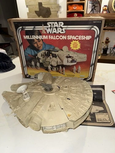Vintage Kenner Star Wars SW Millennium Falcon Spaceship w/ Box and Instructions