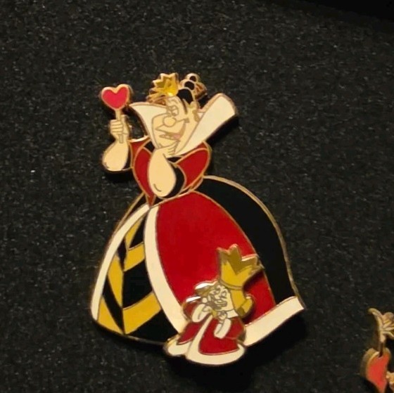 DISNEY DLR ALICE IN WONDERLAND QUEEN & KING OF HEARTS PIN LE 1000