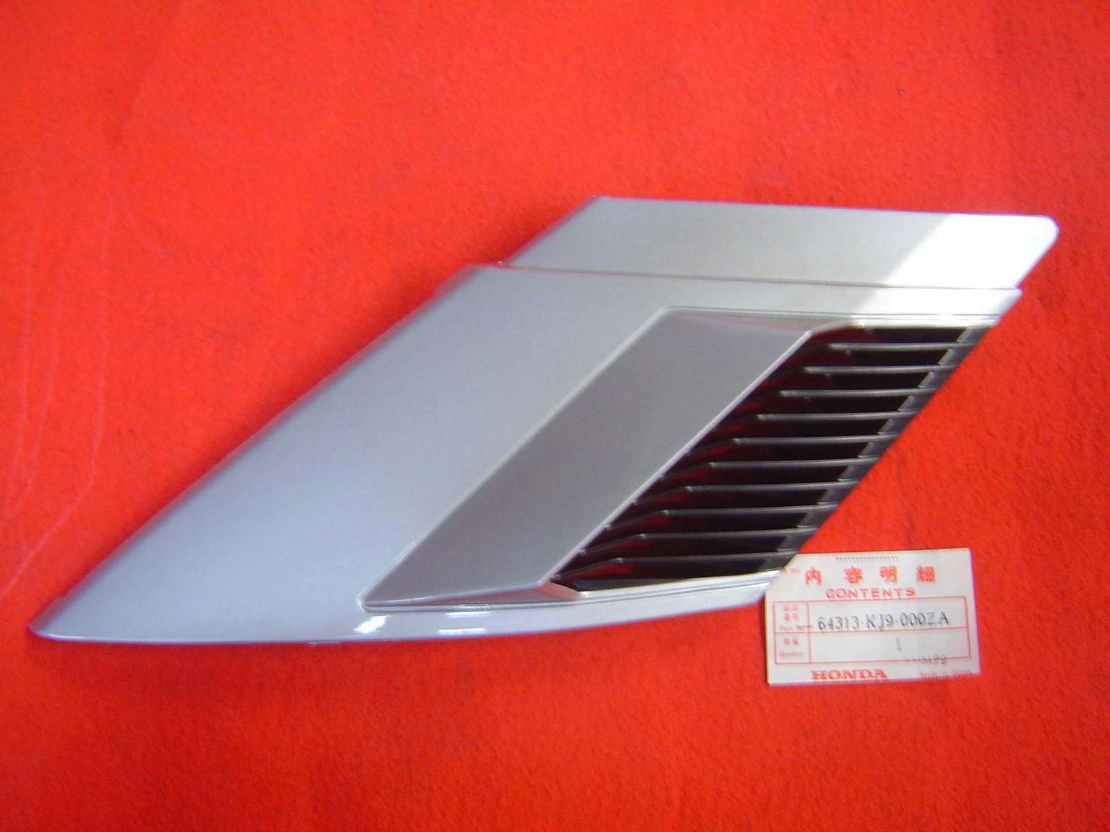 Cache latéral gauche avant pour CH125 Spacy 1984 coloris gris NH-132M r