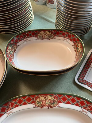 ABSOLUTELY BEAUTIFUL 186 PIECE SET OF NORITAKE ROYAL HUNT FINE