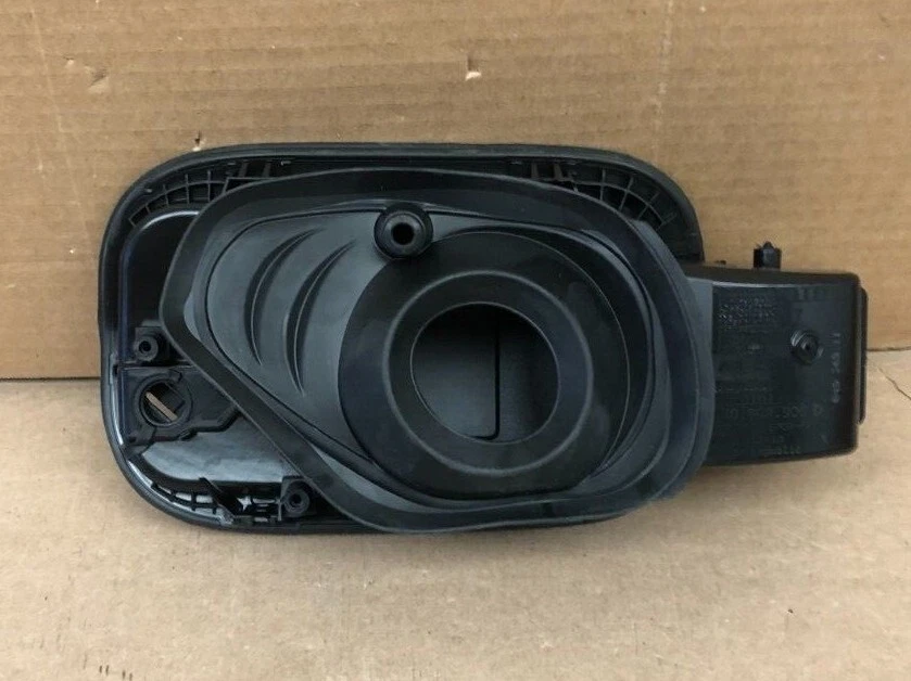 2017 2018 2019 2020 AUDI Q7 FUEL DOOR HINGE AND BRACKET OEM - Image 3 of 4