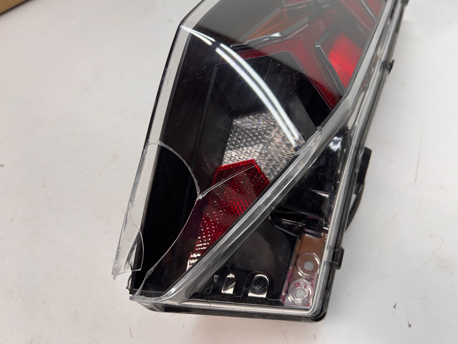LAMBORGHINI AVENTADOR RH RIGHT PASSENGER TAIL LIGHT TAIL LAMP OEM 470945096E