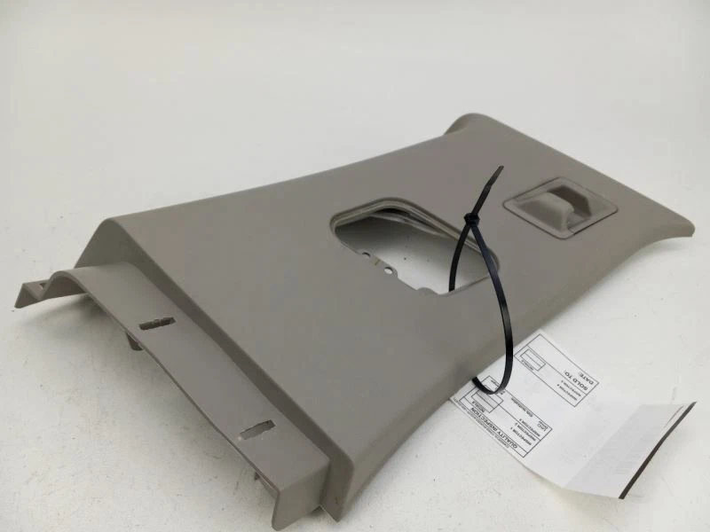 Pilar central superior trasero izquierdo Saturn Outlook 2007-2010 25909  Foto 3 de 4