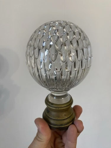 ANCIENNE BOULE D’ESCALIER EN CRISTAL NID D’ABEILLE DE BACCARAT CLICHY XIXEME