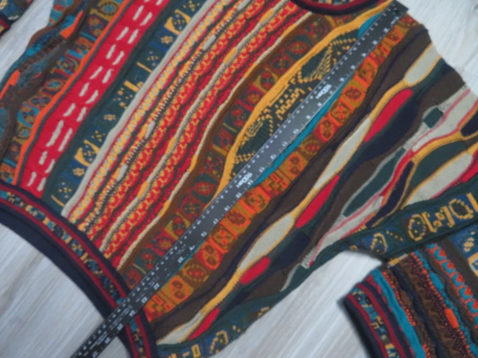 Suéter Vintage Coogi Tamanho Pequeno Masculino Austrália Estampa 3D Cosby Biggie Anos 90 Raro - Imagem 4 de 4