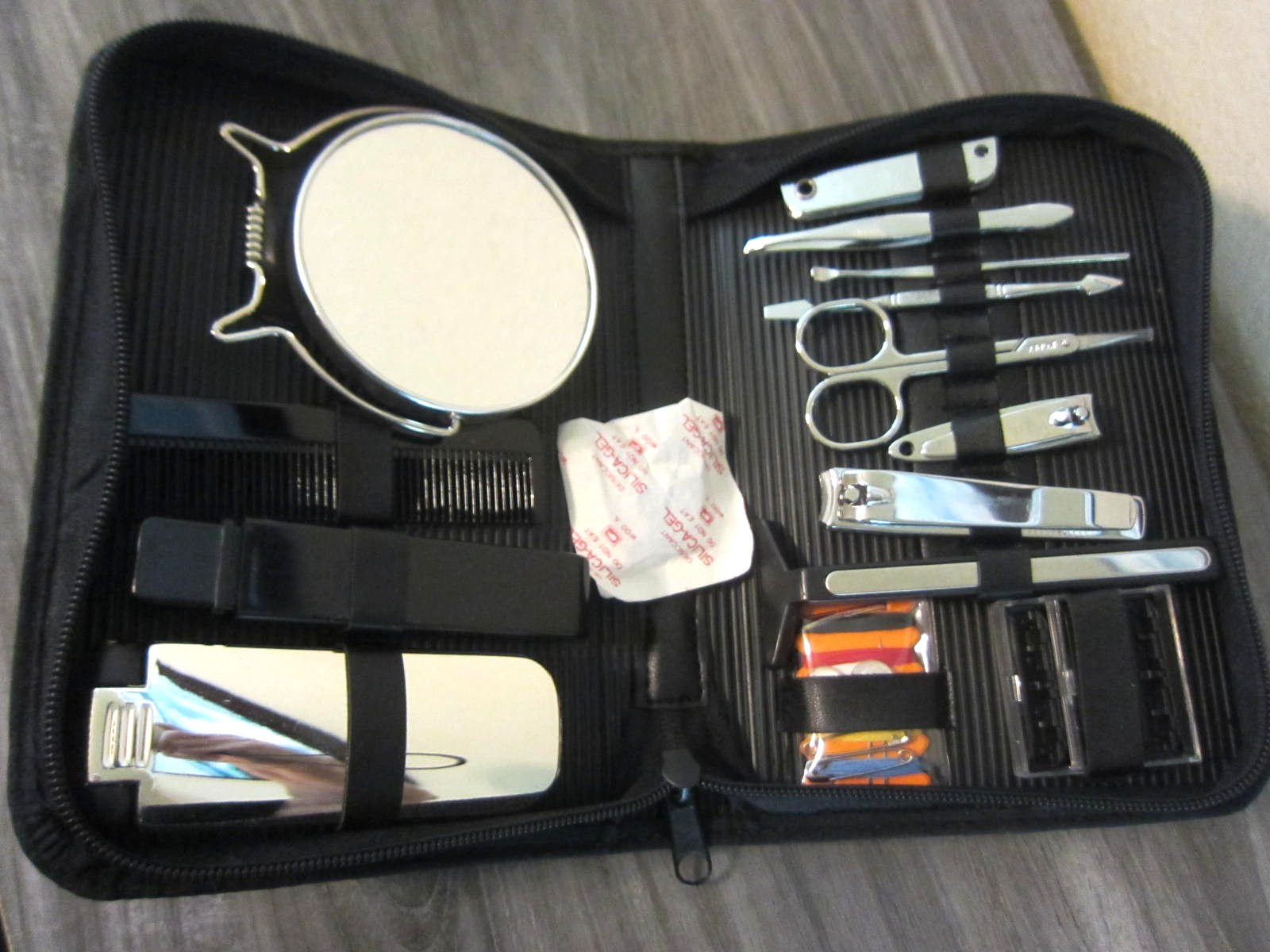 Travel Essentials Kit &Amp; Pouch 17 Piece Deluxe Men'S Black Grooming New In Box