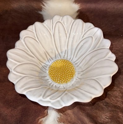 F.A. Bordallo Pinheiro Daisy Serving Bowl Made In Portugal  6 