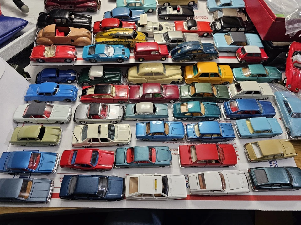 LOTE DE REVENTA! 75+ PIEZAS COCHES DIECAST VINTAGE COMO NUEVOS AÑOS 30-80 REINO UNIDO ALEMANIA ITALIA Foto 2 de 4
