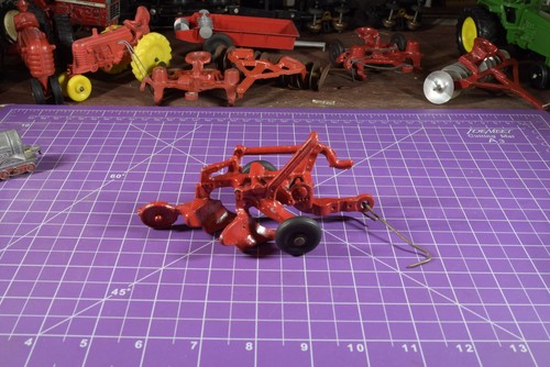 Casting 423 trattore giocattolo attrezzo agricolo rosso aratro a 2 file con gancio - Foto 2 di 15