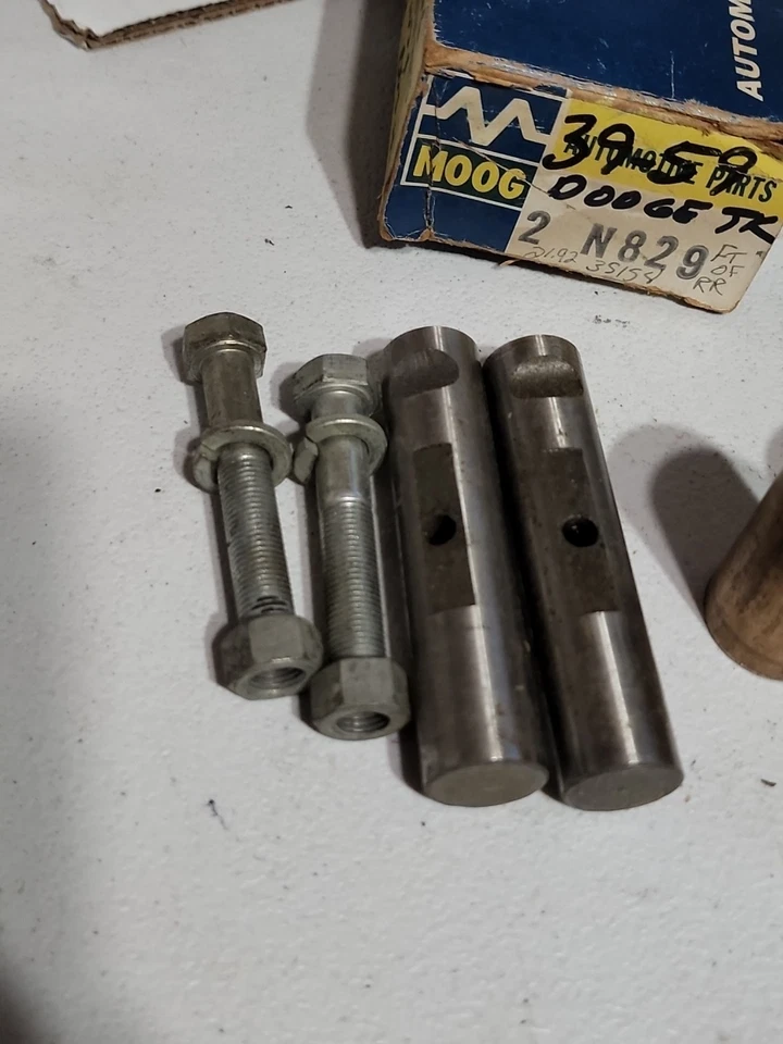 1939-66 Dodge грузовик новый из старых запасов скобы болт набор Moog # N829 сделано в США NORS - Изображение 2 из 4