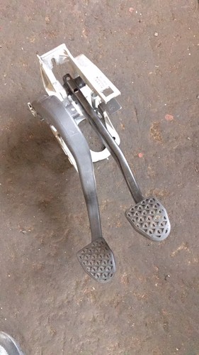 BMW BREMSE KUPPLUNG PEDALE 1 3er E81 E87 E90 E91 E92 SCHALTGETRIEBE ORIGINAL ...